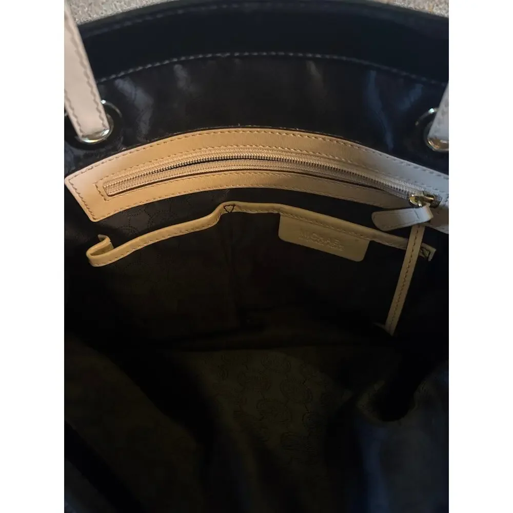 MICHAEL KORS JET SET TOTE- black